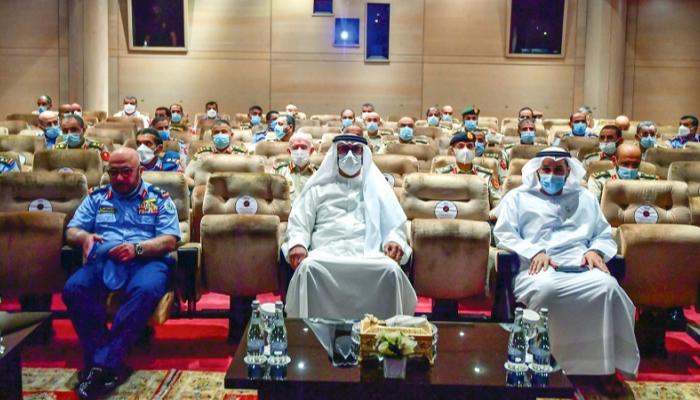 محمد بن أحمد البواردي يتوسط الحضور