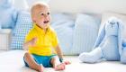 متى يبدأ الرضيع بالجلوس؟ خطوات مهمة وعلامات خطر