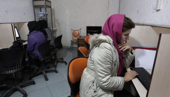 ، فيما شهدت شبكة الانترنت في مناطق أخرى بطئ شديد.