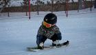 صور وفيديو.. طفلة تتزلج على الجليد في عمر 11 شهرا