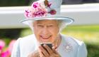 ملكة بريطانيا ترد على شخصين فقط عبر هاتفها المحمول.. من هما؟