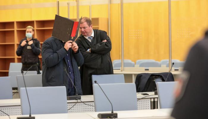 دوناث خلال المحاكمة في ألمانيا