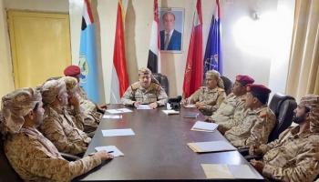 جانب من اجتماع لقيادة وزارة الدفاع اليمنية بمأرب