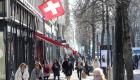 سويسرا تشدد قيود احتواء كورونا.. خفض ساعات نتائج الاختبارات