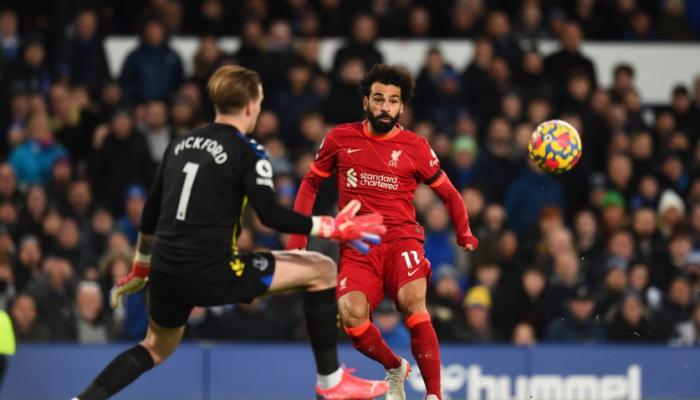 Ù‡Ø¯Ø§Ù Ø§Ù„Ø¯ÙˆØ±ÙŠ Ø§Ù„Ø¥Ù†Ø¬Ù„ÙŠØ²ÙŠ Ù…Ø­Ù…Ø¯ ØµÙ„Ø§Ø­ ÙŠÙ‡Ø±Ø¨ Ø¨Ø§Ù„ØµØ¯Ø§Ø±Ø© Ø¨Ø£ÙˆÙ„ Ø«Ù†Ø§Ø¦ÙŠØ©