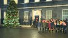 ویدئو | نخست‌وزیر بریتانیا چراغ‌های درخت کریسمس را روشن کرد