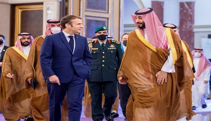 ولي العهد السعودي خلال لقاء الرئيس الفرنسي- رويترز