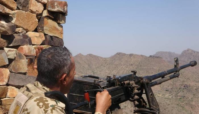 أحد عناصر القوات المشتركة شمالي مقبنة اليمنية