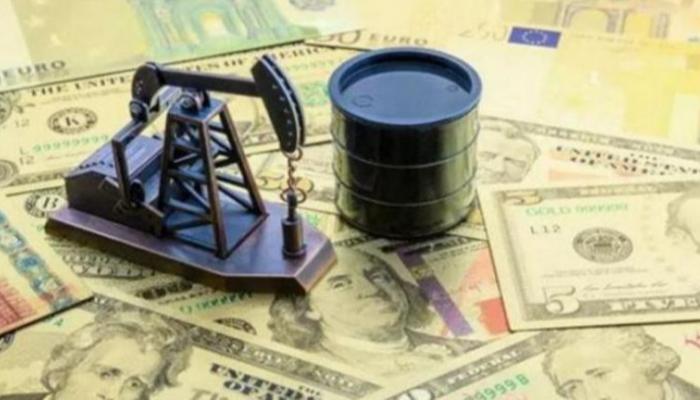 النفط يقفز قرابة 5% بآمال تراجع مخاوف "أوميكرون"