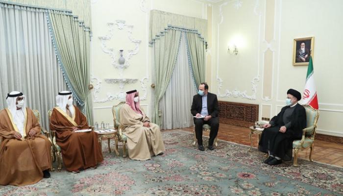 الشيخ طحنون بن زايد آل نهيان خلال لقاء الرئيس الإيراني