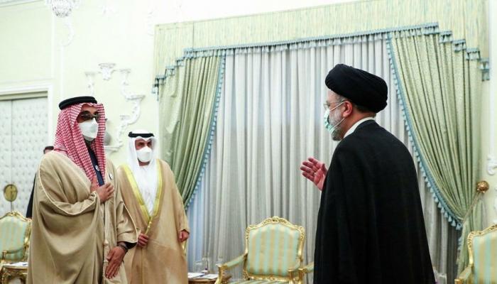 الشيخ طحنون بن زايد آل نهيان خلال لقاء الرئيس الإيراني