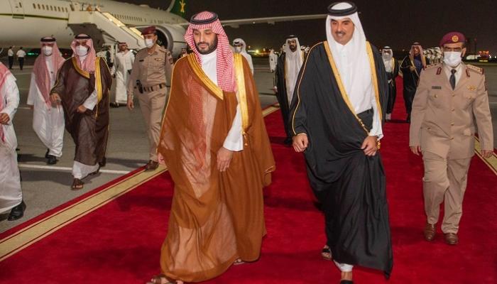 أمير قطر يستقبل ولي العهد السعودي في الدوحة