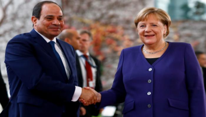 السيسي وميركل في لقاء سابق