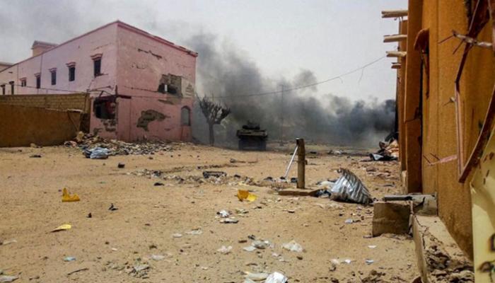 آثار انفجار سابق في مالي