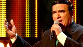 الفنان العراقي عامر توفيق خلال مشاركته في برنامج the voice - أرشيفية