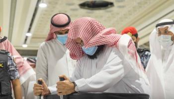 الشيخ السديس أثناء تدشين العربات الجديدة