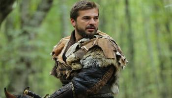 النجم التركي إنجين ألتان دوزيتان