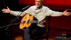 Le chanteur brésilien Caetano Veloso et son épouse testés positifs au Covid-19