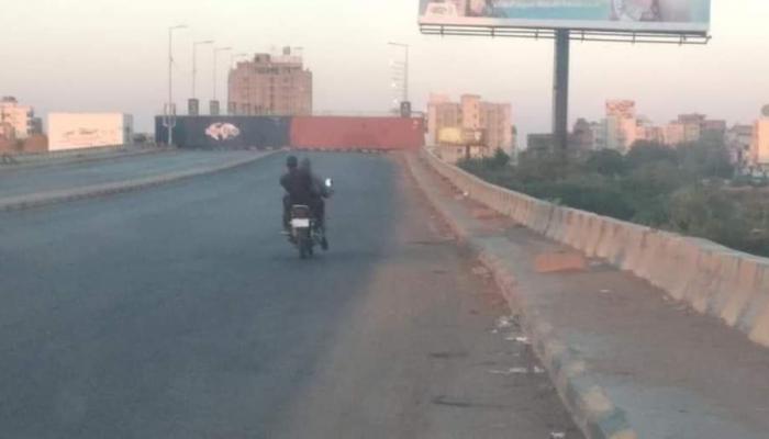 غلق طريق رئيسي بالحاويات في السودان
