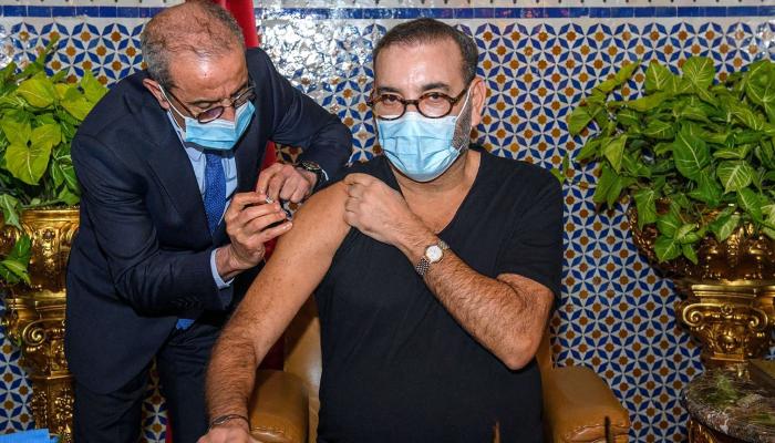 العاهل المغربي الملك محمد السادس يتلقى اللقاح