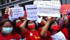 "الأحمر" يغزو شوارع ميانمار رفضا للانقلاب