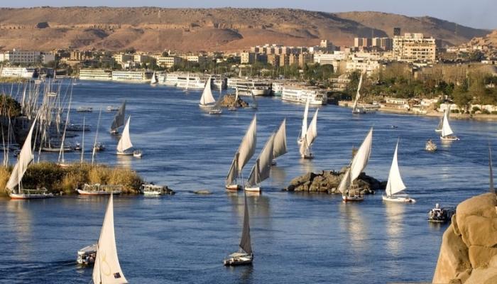 نهر النيل عند مدينة أسوان بجنوب مصر
