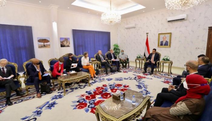 جانب من لقاء معين عبدالملك وسفراء دول أوروبا لدى اليمن