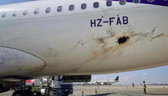 صورة متداولة عن تأثير الهجوم الحوثي على طائرة مدنية بمطار أبها