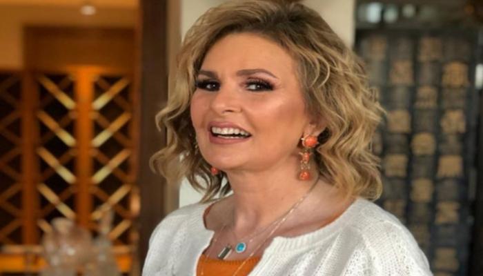 الفنانة يسرا