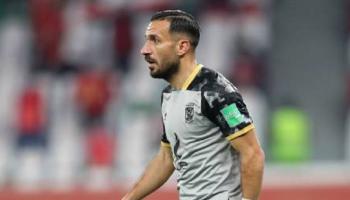 علي معلول نجم الأهلي المصري