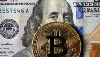 قفزة للأسهم وبيتكوين وهبوط النفط والدولار