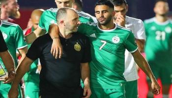 جمال بلماضي مدرب منتخب الجزائر ورياض محرز قائد الفريق