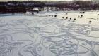 بفن "الماندالا".. فنلندي يرسم لوحة عملاقة على الثلج 