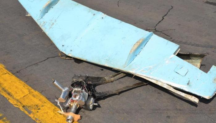 صورة متداولة لحطام الطائرة الحوثية المسيرة التي استهدفت مطار أبها السعودي مؤخرا