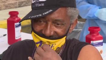 à Los Angeles, vaccination des sans-abri contre le Covid-19