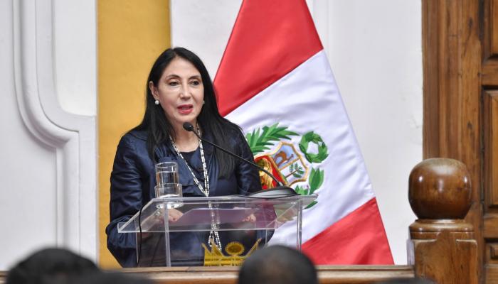 وزيرة الخارجية إليزابيث أستيت