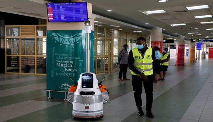 الروبوت جسيري يعمل في مطار نيروبي