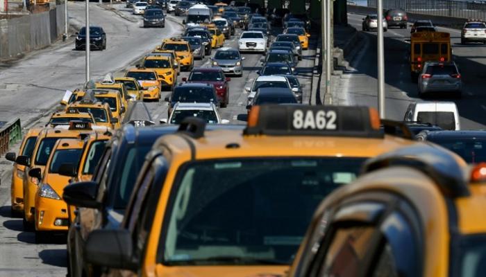 سيارات أجرة صفراء تغلق جسر بروكلين لطلب المساعدة من مدينة نيويورك – أ ف ب