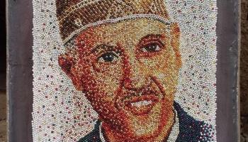 أول لوحة للرسم بالدبابيس للفنان اليمني المعافري