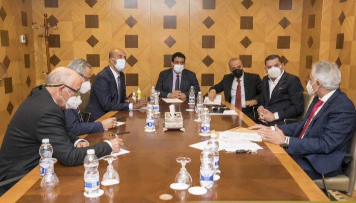 المنفي ونائباه والدبيبة خلال لقاء اللجنة الاستشارية لمجابهة كورونا