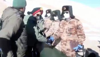 القائدان العسكريان الصيني والهندي في منطقة الحدود