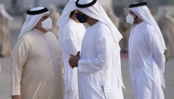 العاهل البحريني والشيخ محمد بن زايد آل نهيان خلال لقاء سابق
