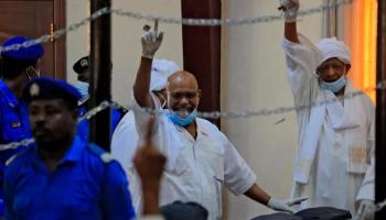 عمر البشير ونافع علي نافع في المحكمة - أرشيفية
