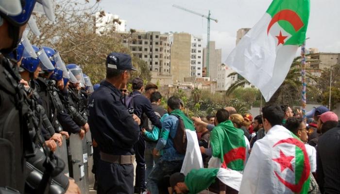 طوق أمني في مظاهرة للحراك الشعبي بالجزائر - أرشيفية