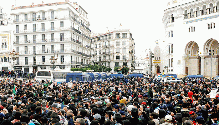 retour de milliers d’Algériens du Hirak dans la rue