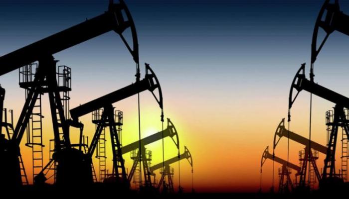 زيادة مفاجئة في مخزونات الخام الأمريكية والنفط يتجاهل