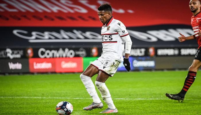 هشام بوداوي نجم فريق نيس الفرنسي ومنتخب الجزائر