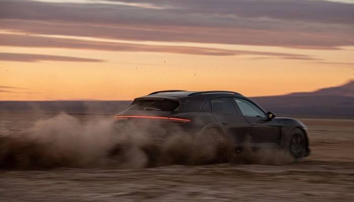 بورشه تقدم Taycan Cross Turismo الجديدة
