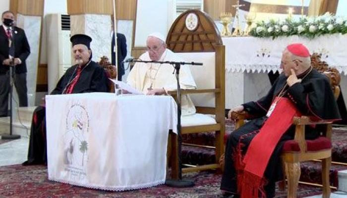 البابا فرانسيس خلال زيارة كنيسة سيدة النجاة ببغداد