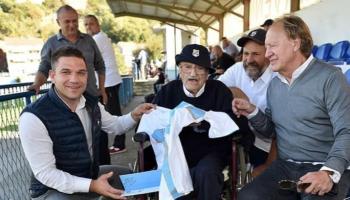 الراحل جوسيب كرسول يتوسط عدد من الرجال - أرشيفية